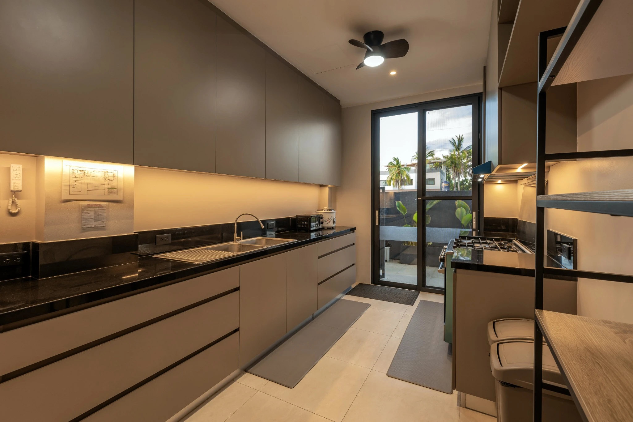 Service Kitchen